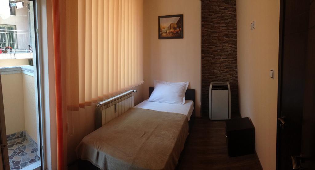 Bon Bon Hotel Sofia Phòng bức ảnh