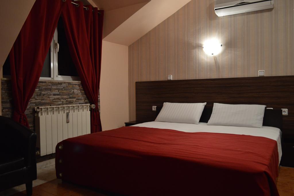 Bon Bon Hotel Sofia Phòng bức ảnh