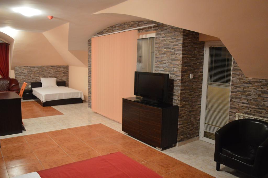 Bon Bon Hotel Sofia Phòng bức ảnh