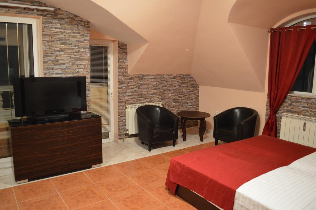 Bon Bon Hotel Sofia Phòng bức ảnh